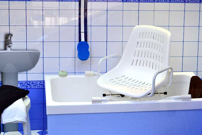 8 Factors To Consider When Choosing A Shower Chair For The Elderly